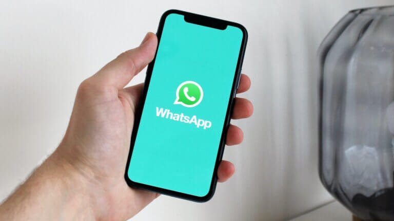 ¿Usas iPhone y quieres evitar que espíen tu WhatsApp?: Aquí te decimos cómo hacerlo, paso a paso