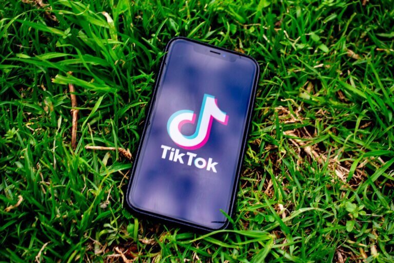 el primer puesto en tráfico de Internet en 2021 se lo lleva TikTok