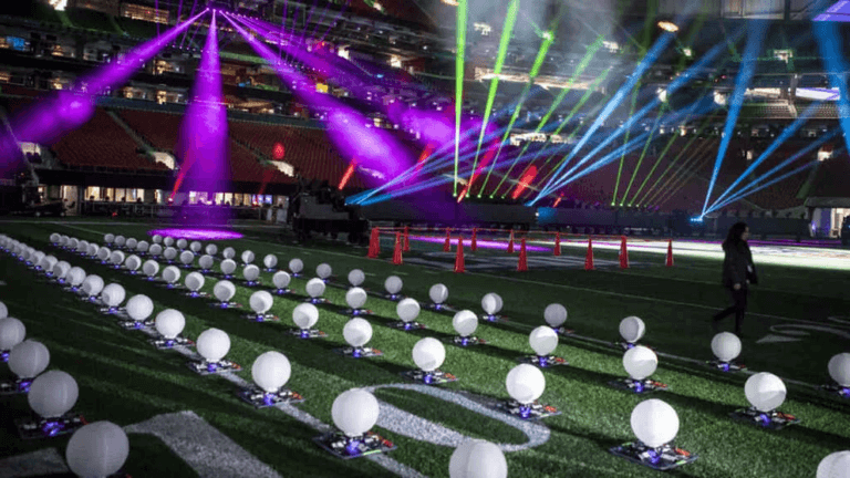 Super Bowl sorprendió al mundo con lo último en tecnología: pantalla colgante, reconocimiento facial y mucho más
